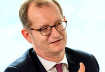 Commerzbank’s CEO and chairman quit