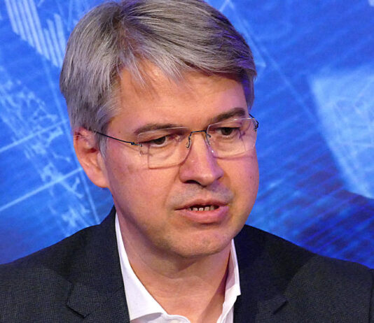 Location will determine bid-ask spreads for European bond traders Location will determine bid-ask spreads for European bond traders