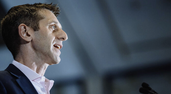 Muni market booms, e-trading crawls